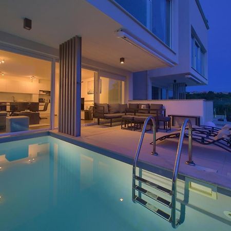 Villa Solis Lacus Modern Apartment - Private Heated Pool - Smart Tv Sky X - Free Parking Njivice Kültér fotó