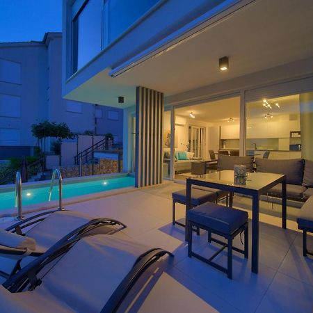 Villa Solis Lacus Modern Apartment - Private Heated Pool - Smart Tv Sky X - Free Parking Njivice Kültér fotó