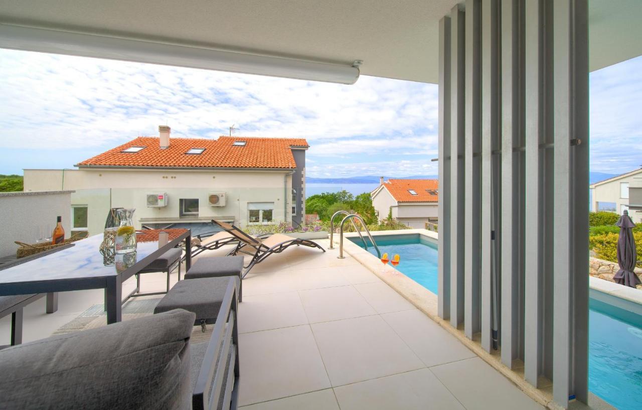 Villa Solis Lacus Modern Apartment - Private Heated Pool - Smart Tv Sky X - Free Parking Njivice Kültér fotó