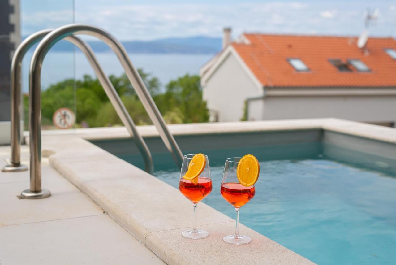 Villa Solis Lacus Modern Apartment - Private Heated Pool - Smart Tv Sky X - Free Parking Njivice Kültér fotó