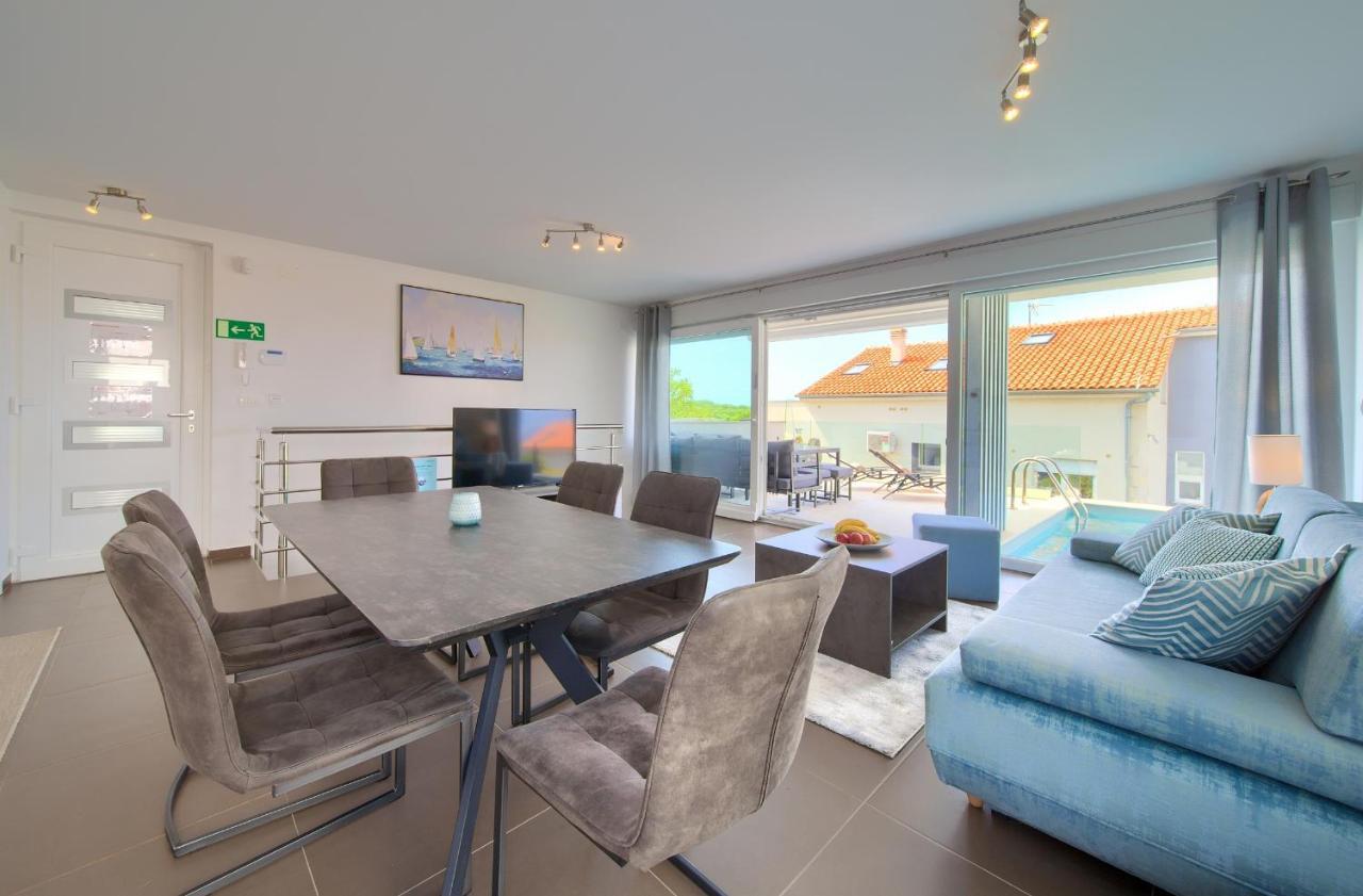 Villa Solis Lacus Modern Apartment - Private Heated Pool - Smart Tv Sky X - Free Parking Njivice Kültér fotó