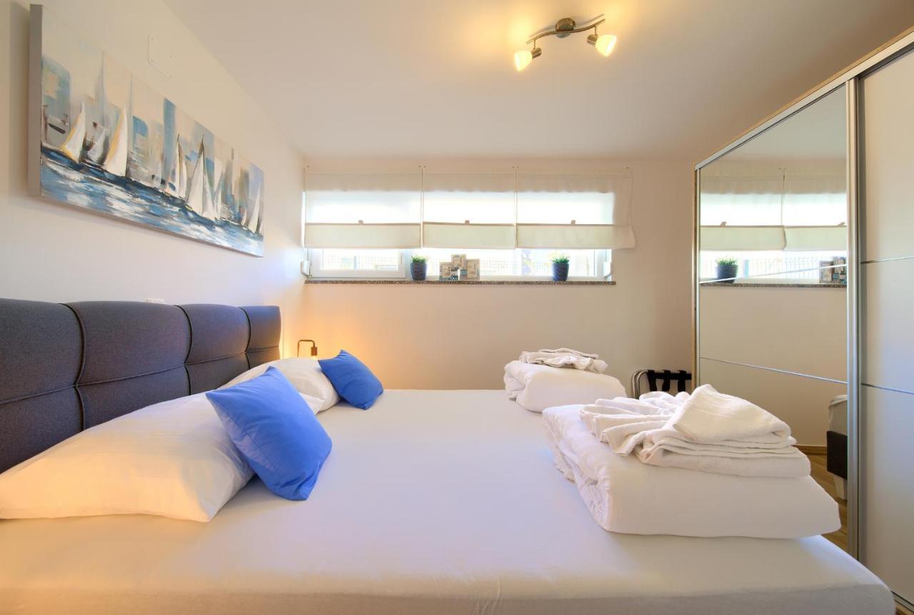 Villa Solis Lacus Modern Apartment - Private Heated Pool - Smart Tv Sky X - Free Parking Njivice Kültér fotó