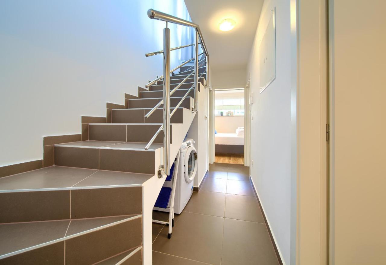 Villa Solis Lacus Modern Apartment - Private Heated Pool - Smart Tv Sky X - Free Parking Njivice Kültér fotó