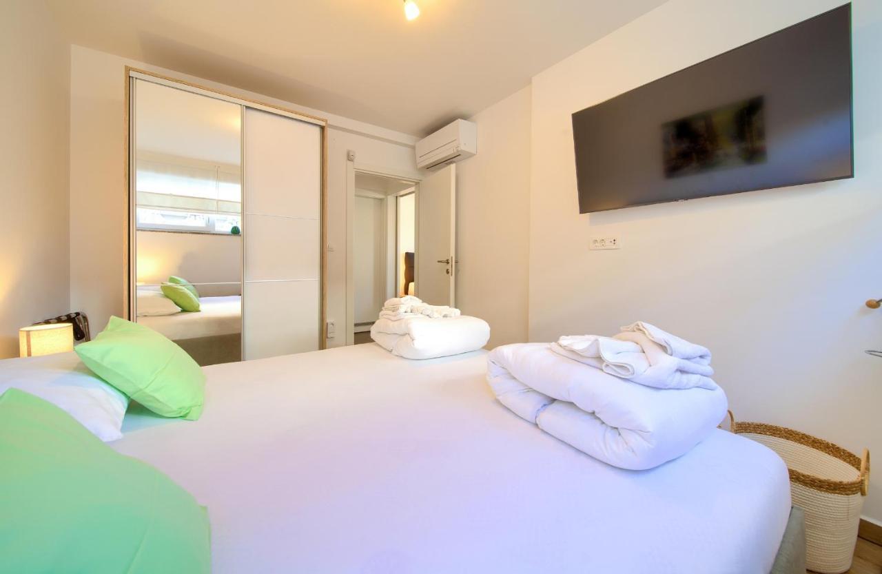 Villa Solis Lacus Modern Apartment - Private Heated Pool - Smart Tv Sky X - Free Parking Njivice Kültér fotó