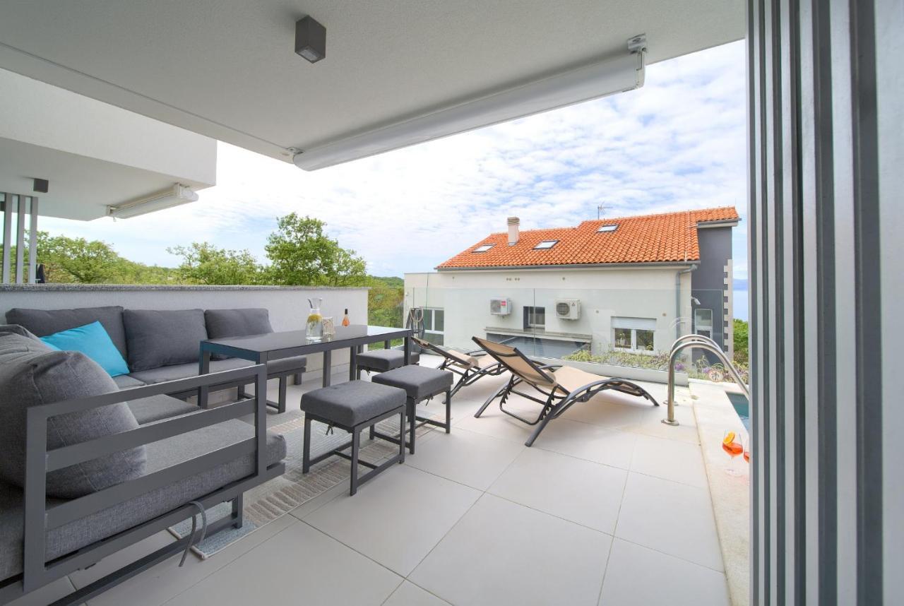 Villa Solis Lacus Modern Apartment - Private Heated Pool - Smart Tv Sky X - Free Parking Njivice Kültér fotó