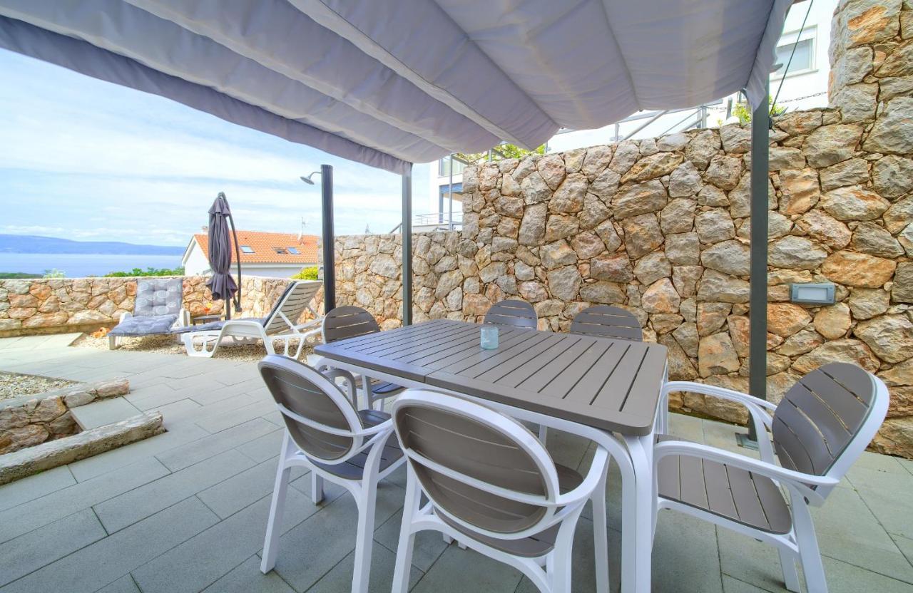 Villa Solis Lacus Modern Apartment - Private Heated Pool - Smart Tv Sky X - Free Parking Njivice Kültér fotó