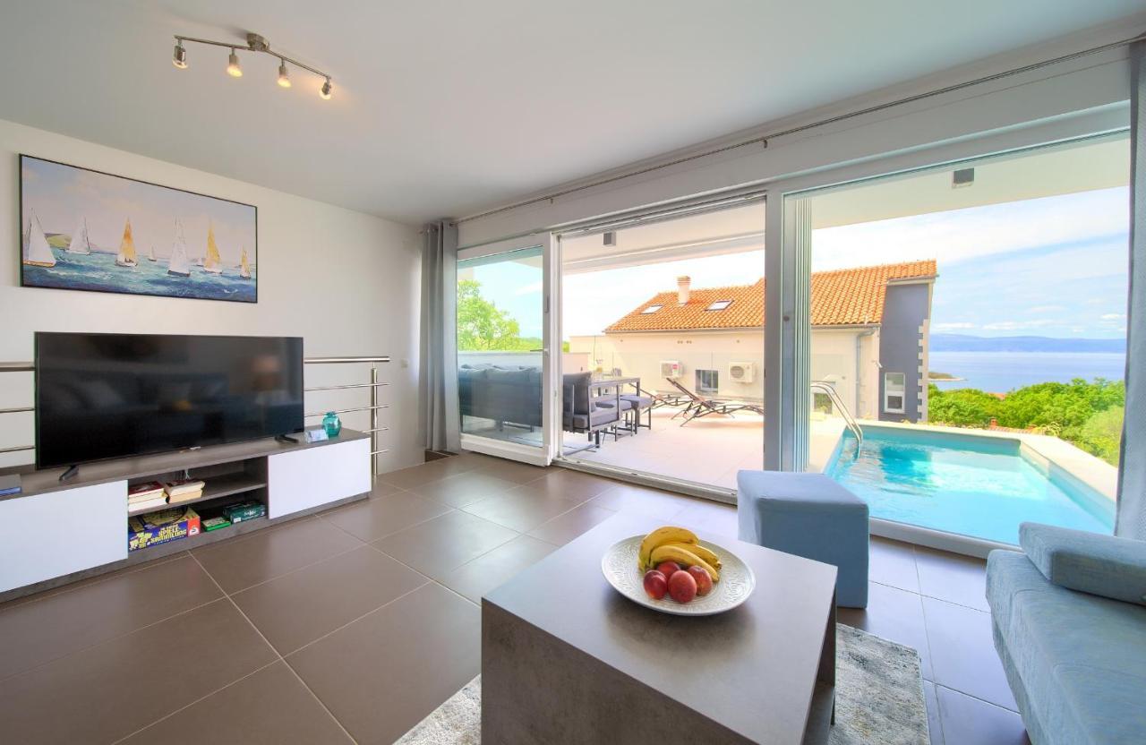 Villa Solis Lacus Modern Apartment - Private Heated Pool - Smart Tv Sky X - Free Parking Njivice Kültér fotó