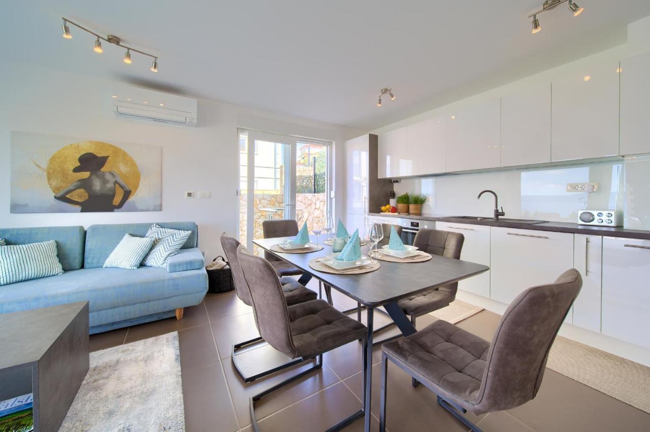 Villa Solis Lacus Modern Apartment - Private Heated Pool - Smart Tv Sky X - Free Parking Njivice Kültér fotó