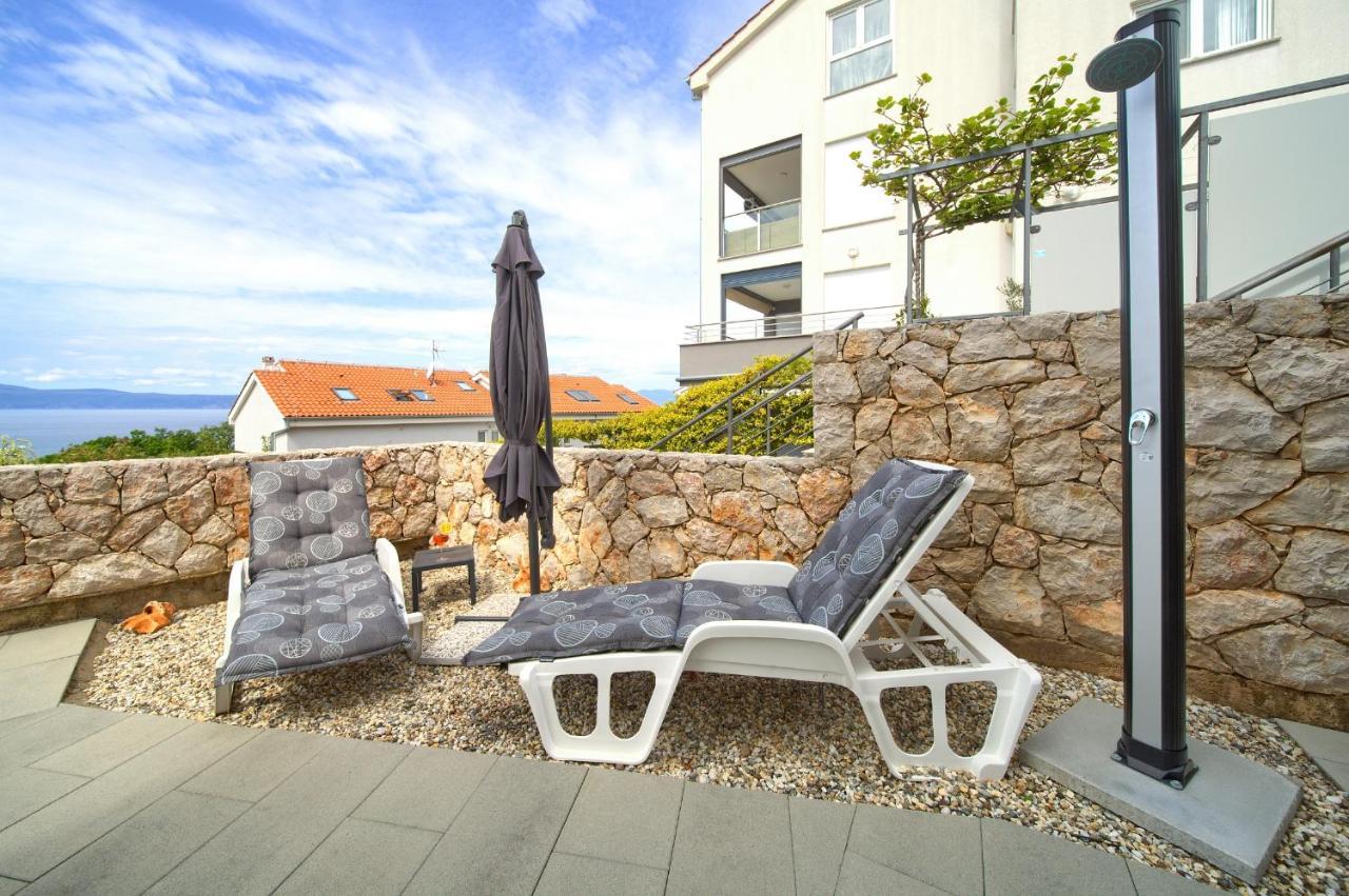 Villa Solis Lacus Modern Apartment - Private Heated Pool - Smart Tv Sky X - Free Parking Njivice Kültér fotó