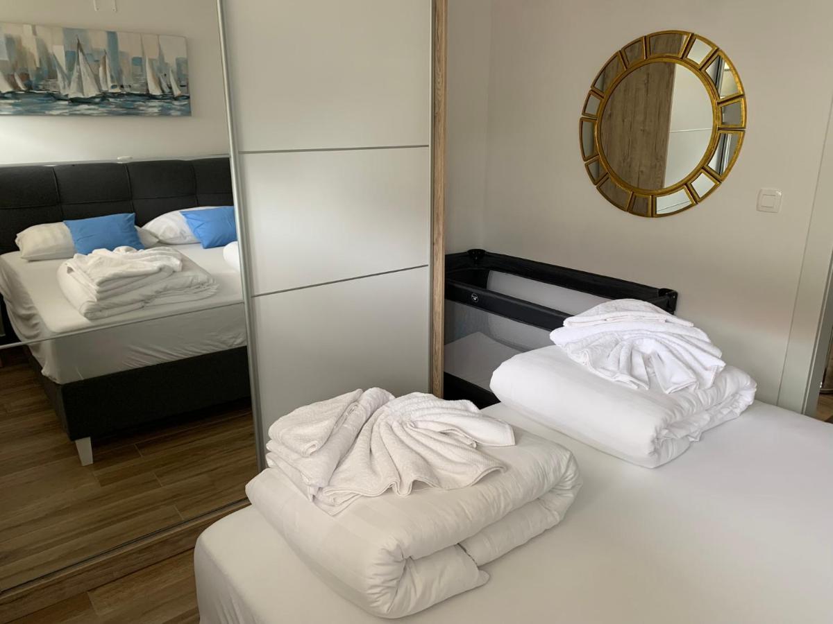 Villa Solis Lacus Modern Apartment - Private Heated Pool - Smart Tv Sky X - Free Parking Njivice Kültér fotó