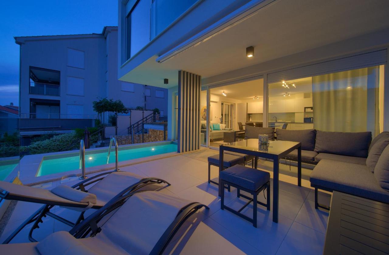 Villa Solis Lacus Modern Apartment - Private Heated Pool - Smart Tv Sky X - Free Parking Njivice Kültér fotó